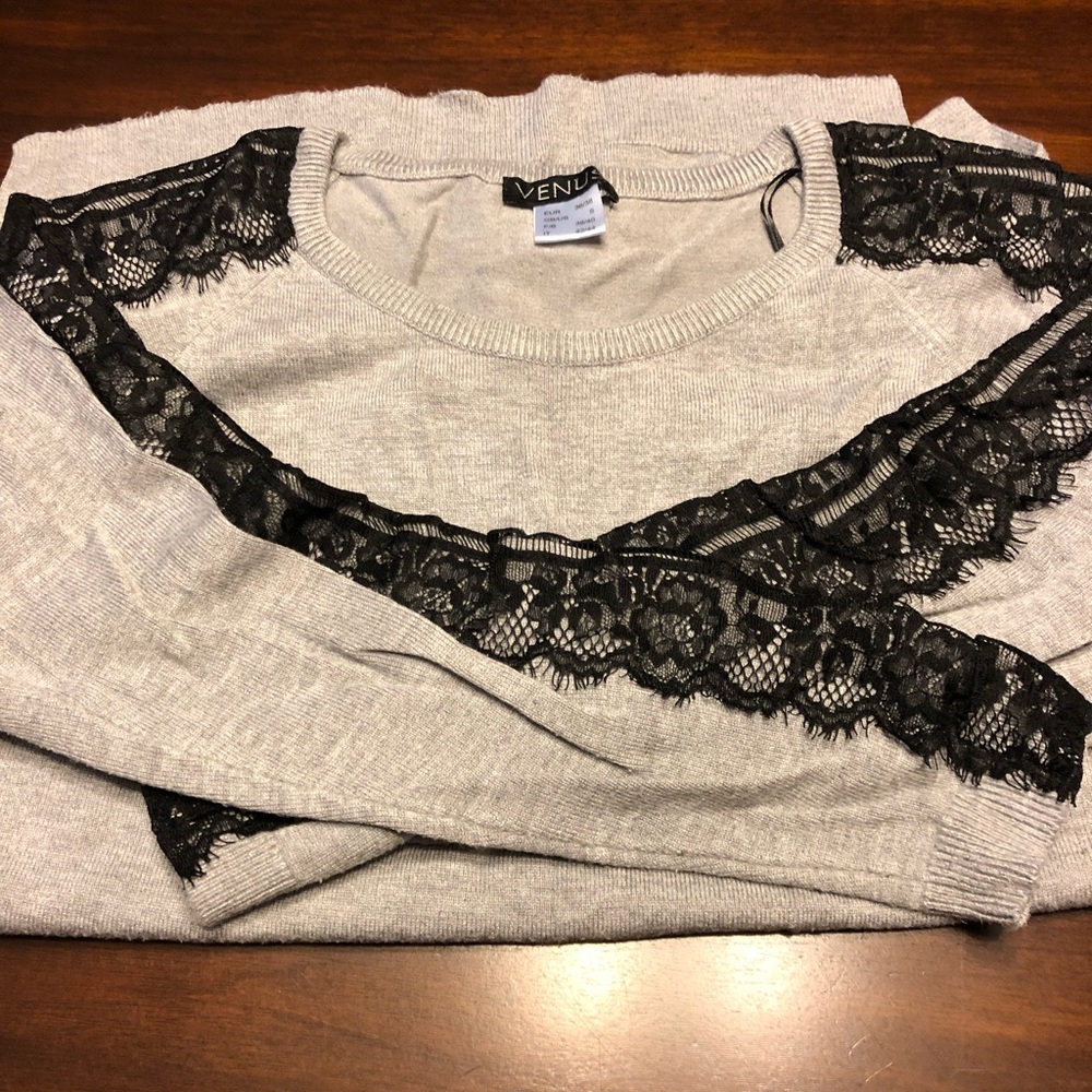 5 for $20 Sweater with lace details Sz sm
